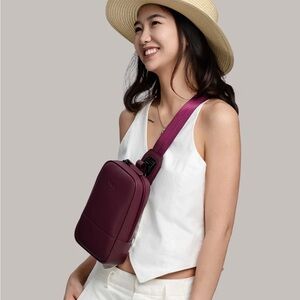 Magnetic/detachable crossbody/chest Nex bag, vegan leather, like new